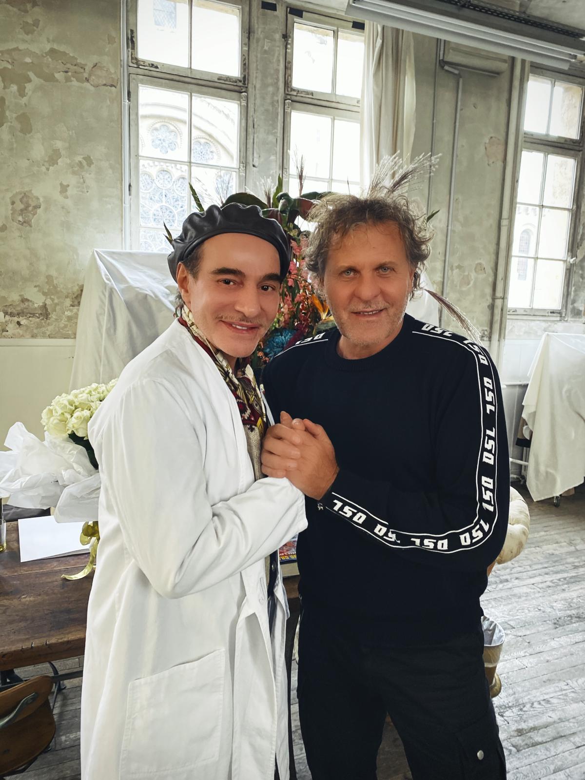 https://luxus-plus.com/wp-content/uploads/2019/10/JOHN-GALLIANO-.jpg