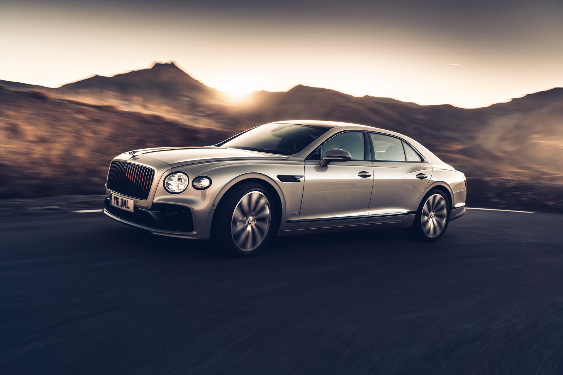 Automobile de luxe : Des boiseries en 3D pour la Bentley Flying Spur -  Luxus Plus