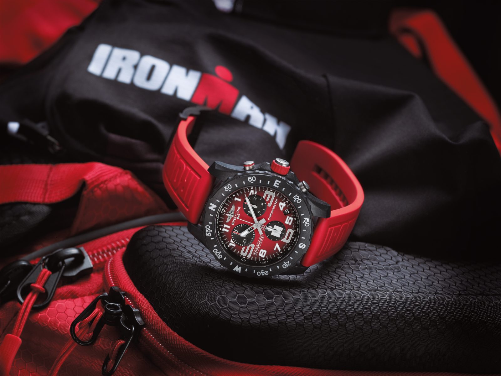 IRONMAN et Breitling s’associent pour lancer les montres Endurance Pro Ironman