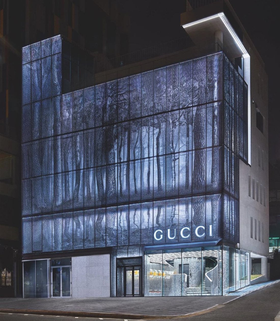 La maison de haute-couture italienne Gucci vient d’inaugurer l’ouverture du « GUCCI GAOK » , le second magasin de la marque implanté à Séoul, la capitale de la Corée du Sud.