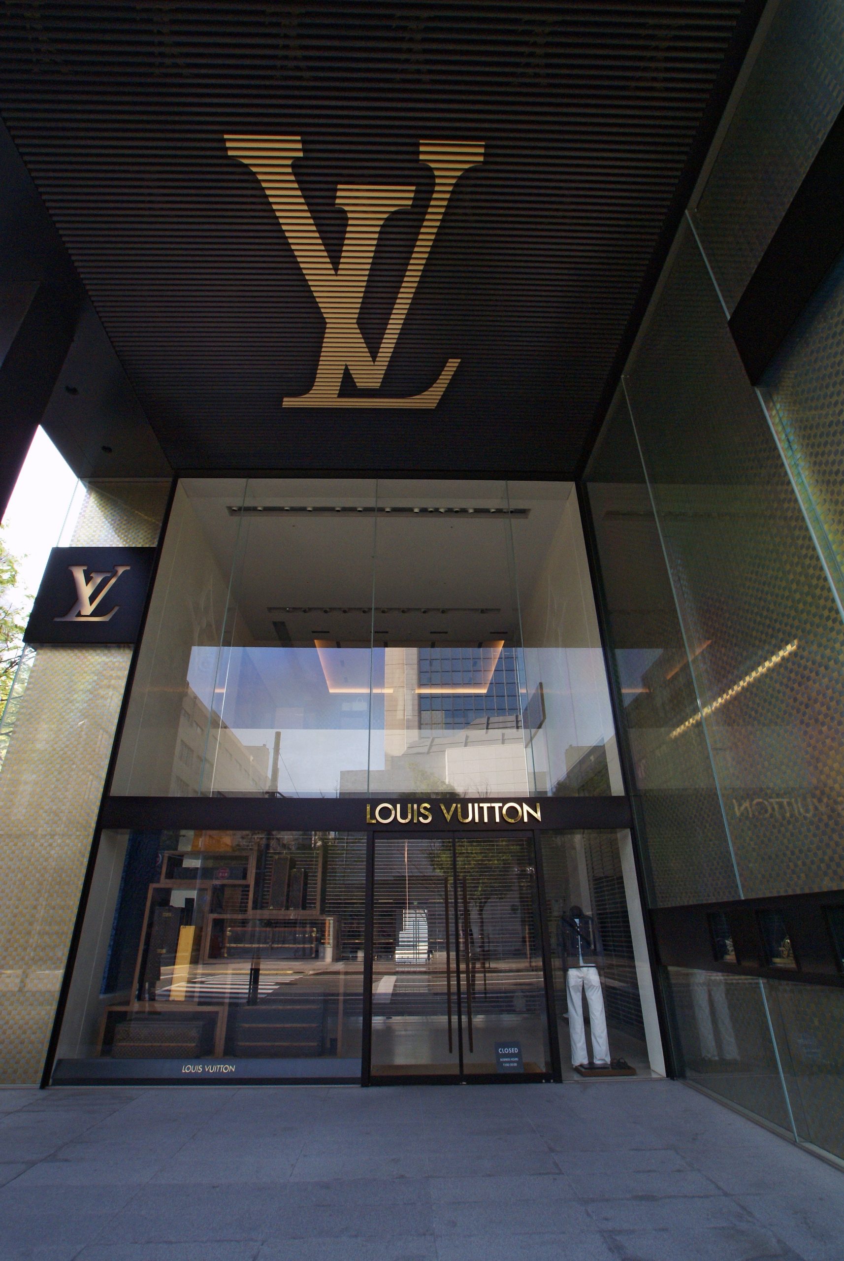LVMH launches a vast recruitment plan for young people - Luxus Plus