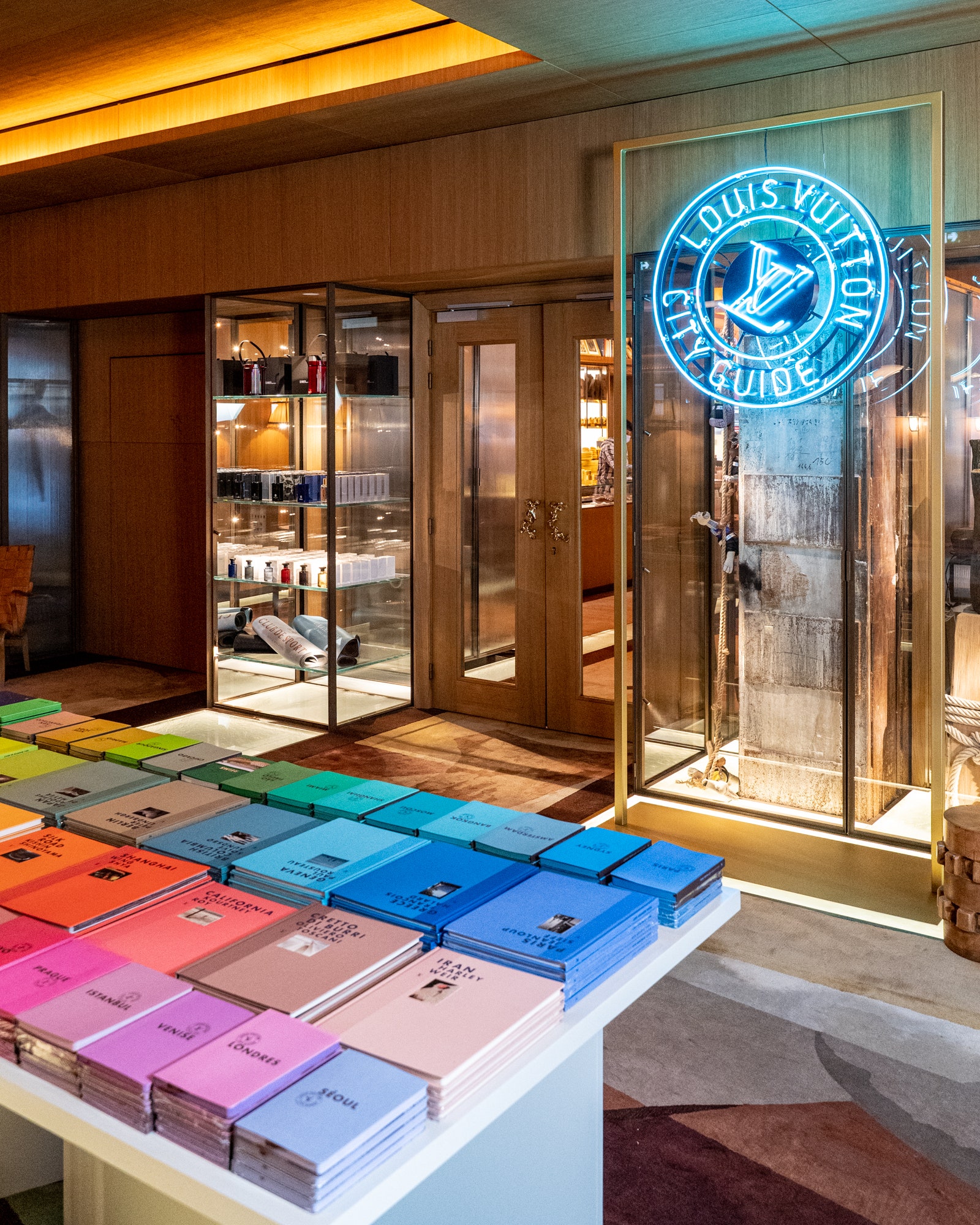 Louis Vuitton inaugurates an ephemeral bookshop in the Hôtel Brach