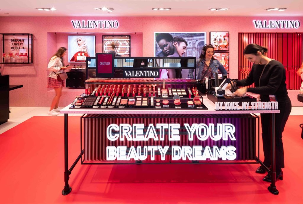 Valentino Beauty a pop-up at de Gaulle - Luxus Plus