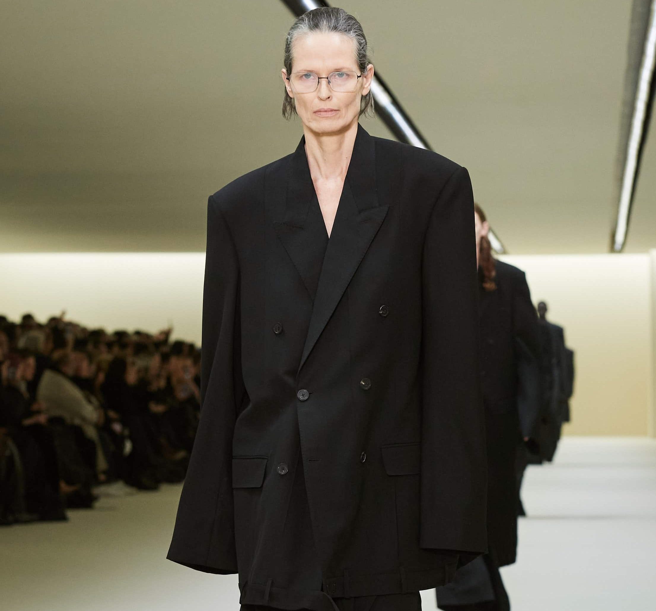 Paris Fashion Week : Balenciaga puts spotlight on tailoring at its ...