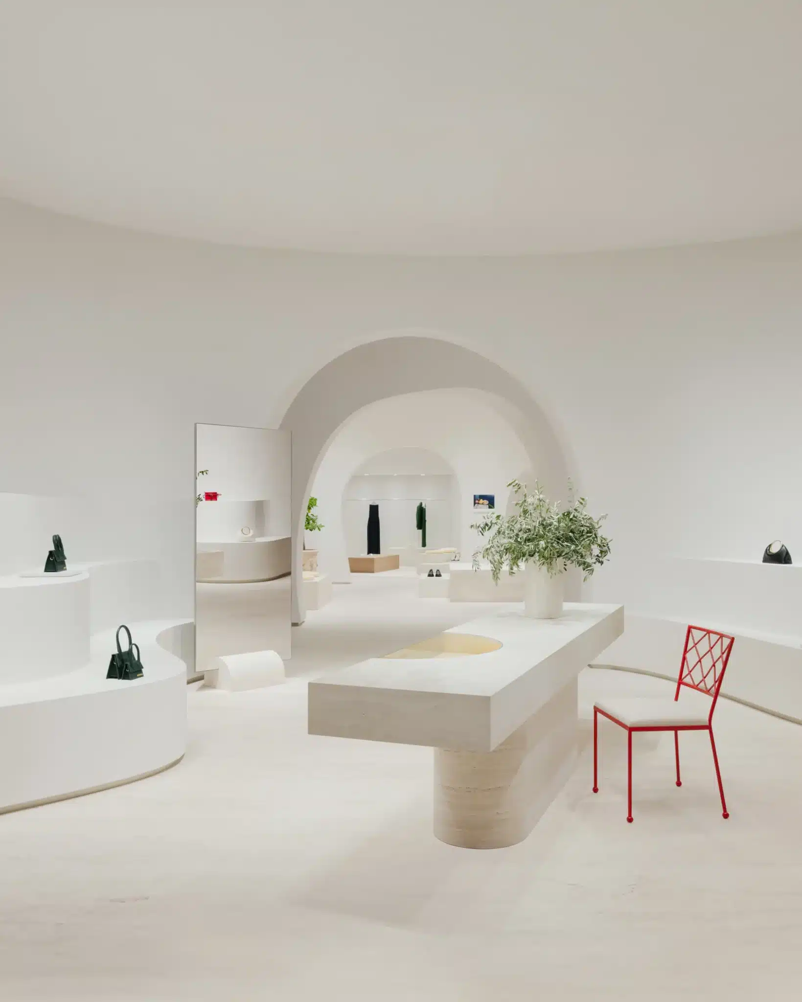 Jacquemus opens a boutique in Dubai in partnership with the Chalhoub ...