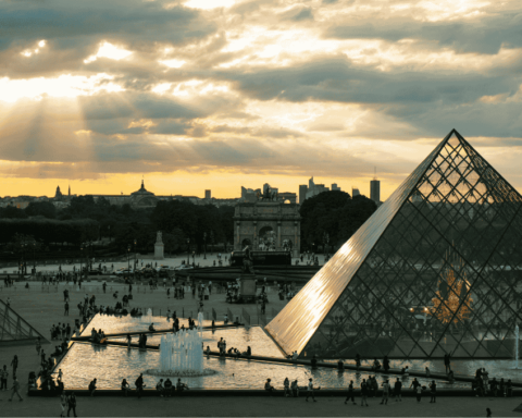 Unsplash Musee Louvre LuxusPlus scaled