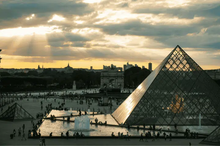 Unsplash Musee Louvre LuxusPlus scaled