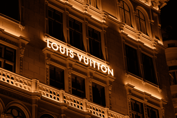 Louis Vuitton building main LuxusPlus scaled