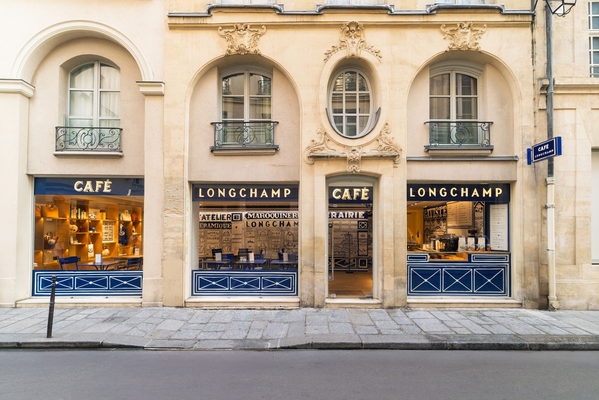 Longchamp café 1