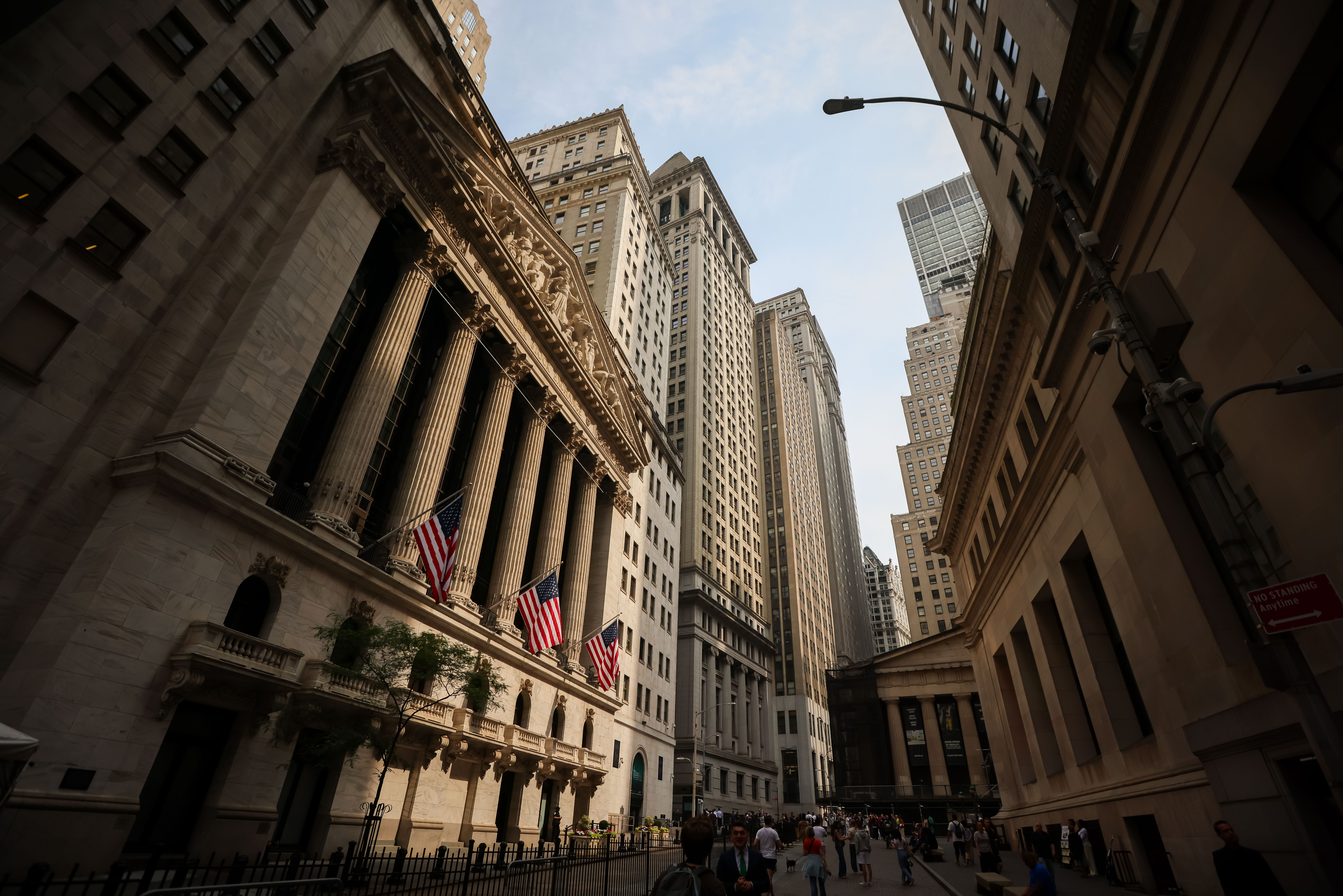 Traders At The New York Stock Exchange As Stocks Trim Declines With Oil Traders On Edge