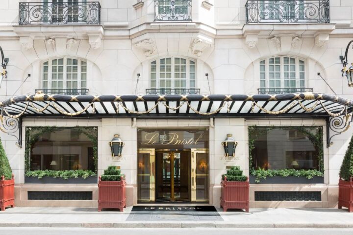Facade hotel le bristol