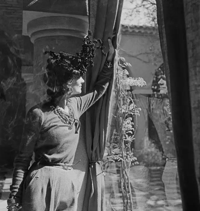 VISUEL NO 2 Gabrielle Chanel at La Pausa ©Chanel
