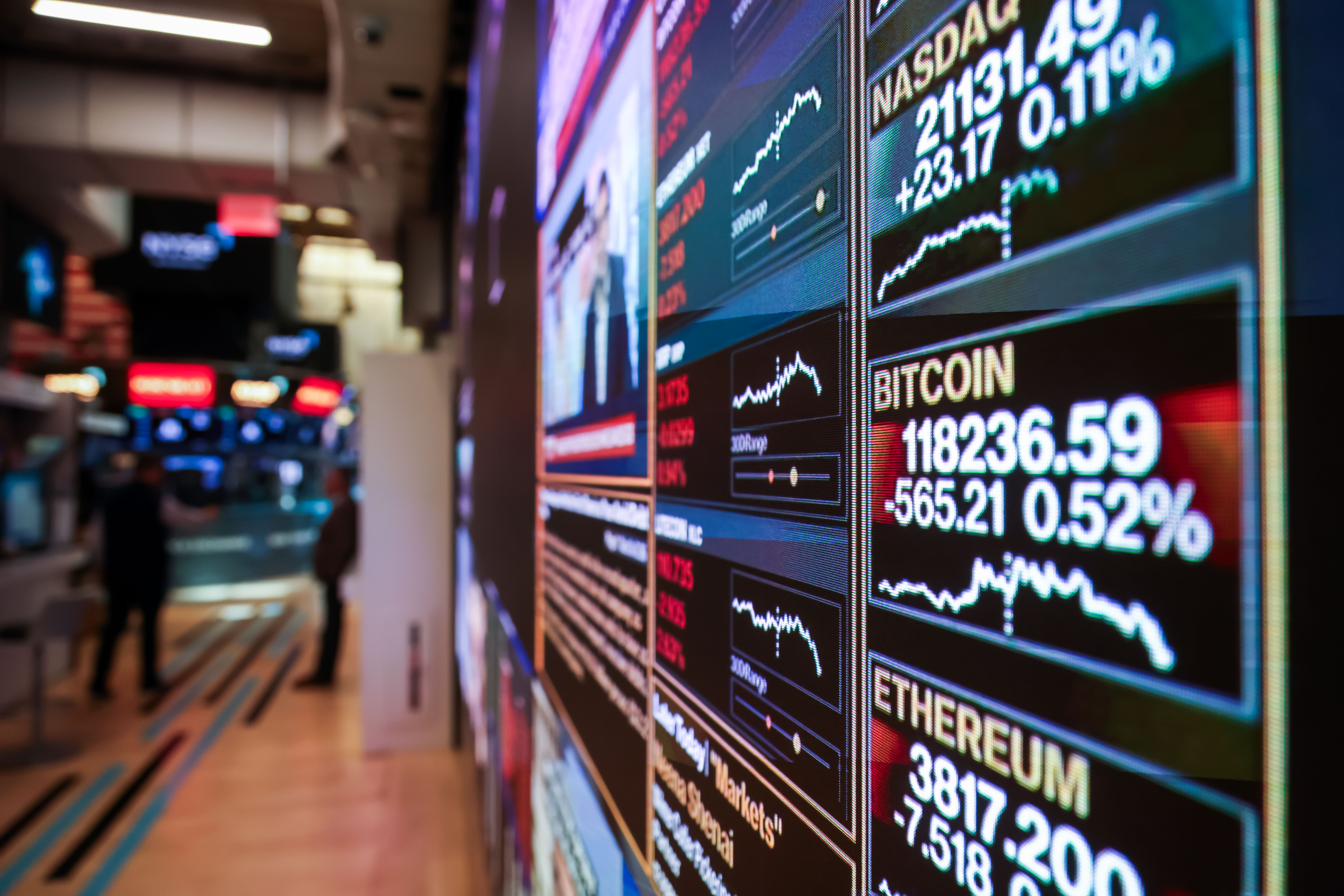 Traders At The NYSE As S&P Futures Rise As EU US Deal Eases Trade Fears