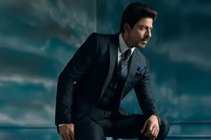 shah rukh khan gq tuxedo outfit c1sqqlaov4wglb51