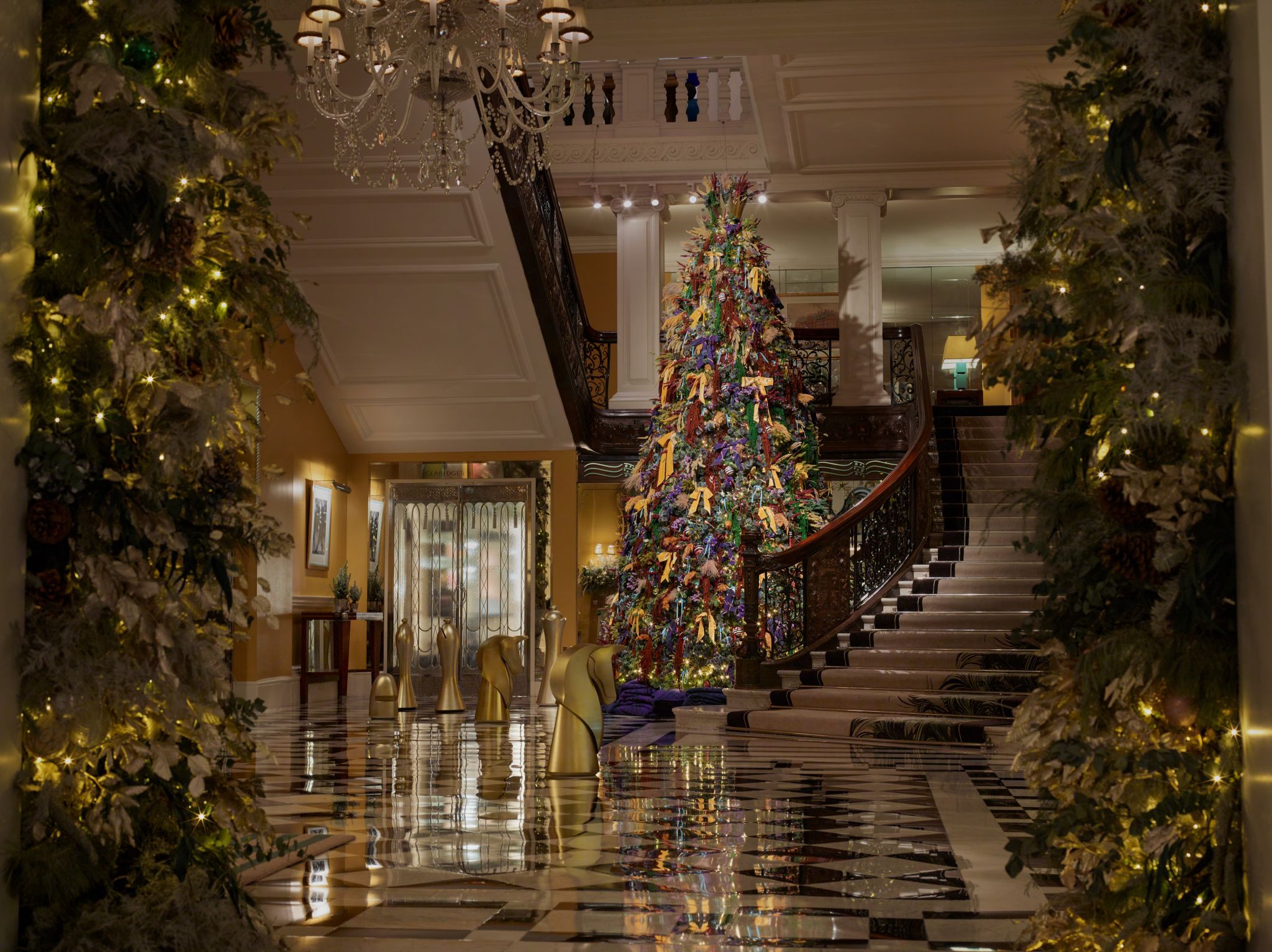 Burberry xmas tree claridge mayfair