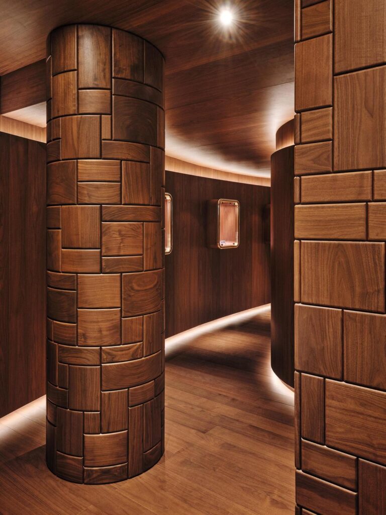 Bottega Veneta Intrecciato Store paris avenue montaigne