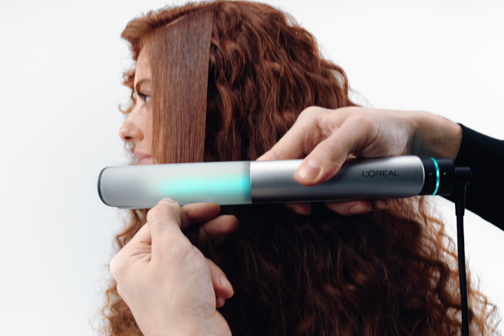 L'OREAL LIGHT STRAIGHT+ MULTI STYLER 3 ©L'Oréal Groupe png
