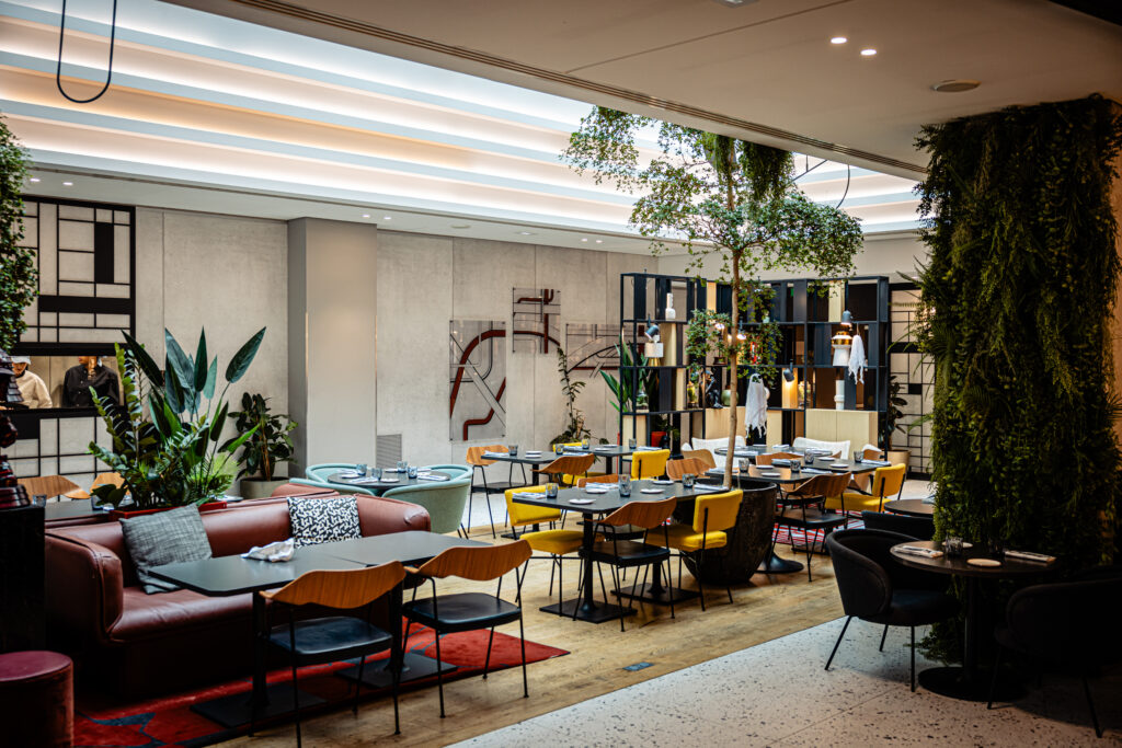 55 lvffood com 8894 20 20251023 La table cachée L'Esprit Nouveau et son décor de style Art déco avec sa verrière © Canopy by Hilton Paris Eiffel Tower
