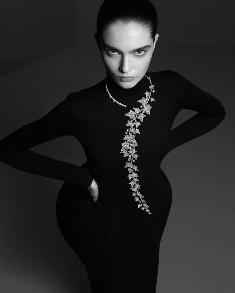 BOUCHERON Collection Histoire de Style collier The Untamed or blanc diamants et cristal de roche (2)