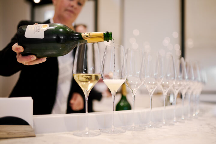 Taittinger service degustation champagne © Michel Verpoorten/Champagne Taittinger