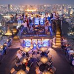 Photo à la Une : Le Moon bar au 61ème étage du Banyan Tree Hôtel. ©DR