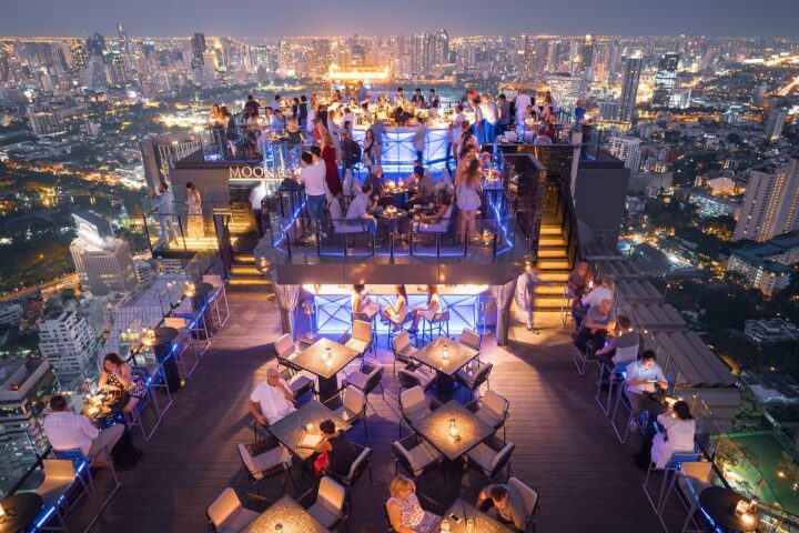 Photo à la Une : Le Moon bar au 61ème étage du Banyan Tree Hôtel. ©DR
